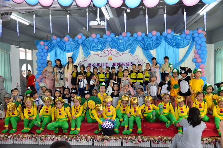 愛心手拉手，相伴共成長