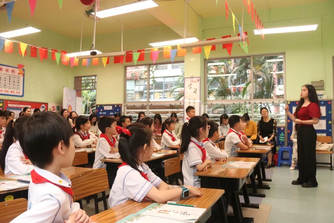 以漢字之涵養(yǎng),育學子之美德——記民治中學教育集團民順小學與龍華中英文實驗學校“漢字德育”交流活動 以漢字之涵養(yǎng),育學子之美德——記民治中學教育集團民順小學與龍華中英文實驗學校“漢字德育”交流活動